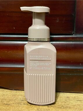 White Barn Raspberries & Whipped Vanilla Foaming Hand Soap